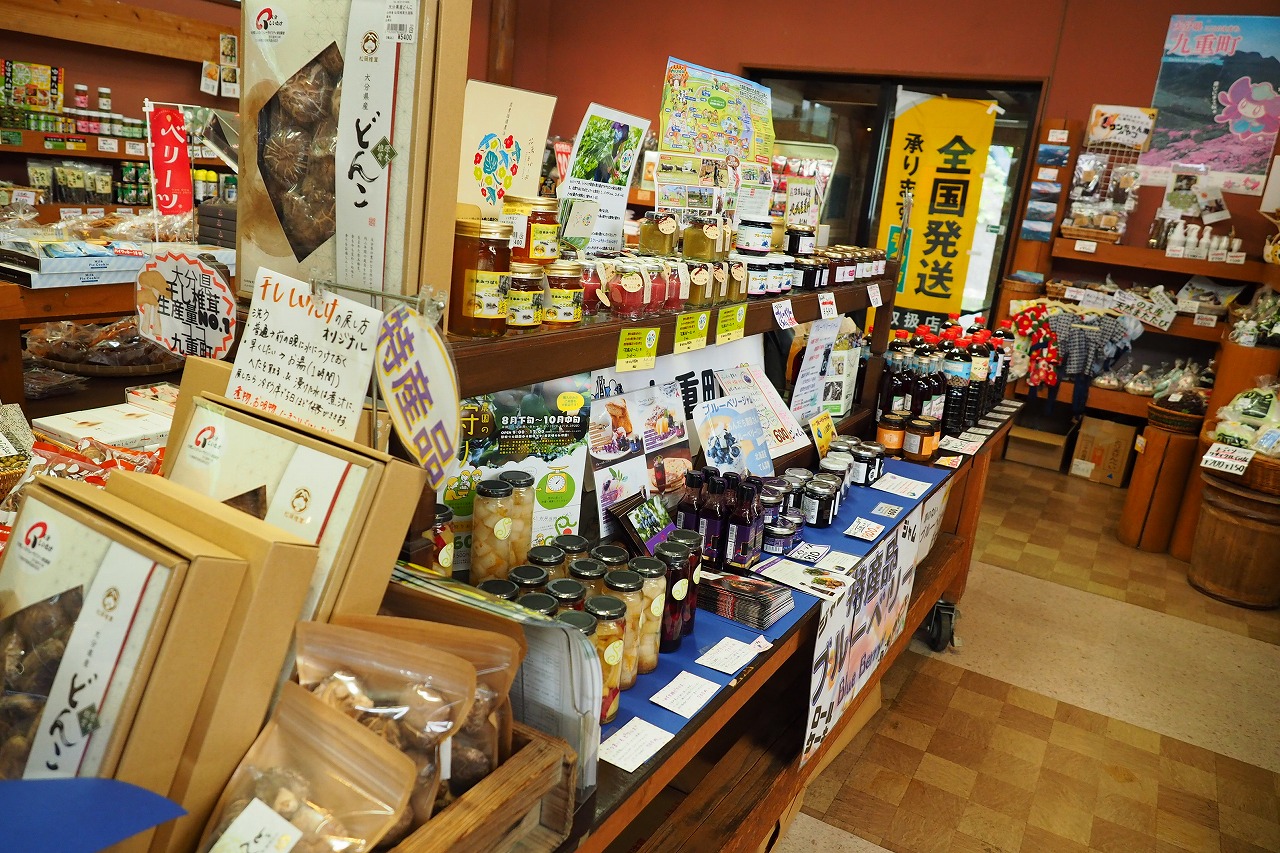 里の駅「九重ふるさと館」の店内の様子