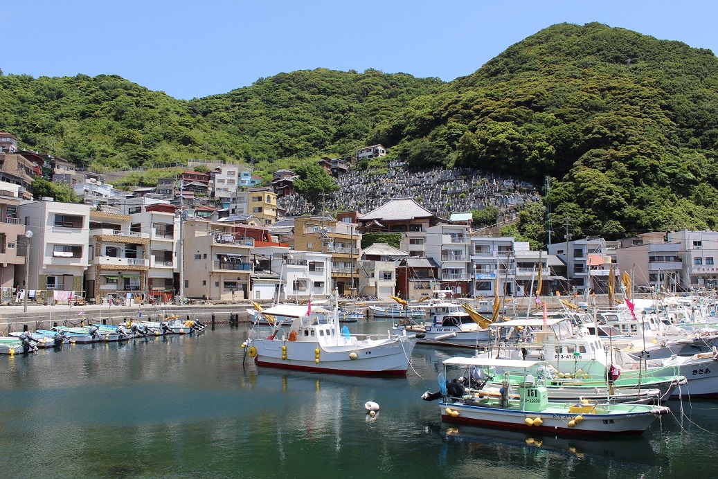 保戸島の港遠景